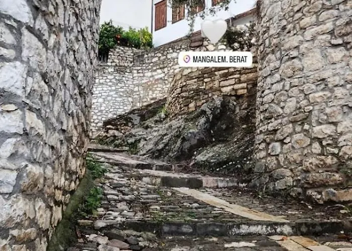 Old Town Hava Baci Берат