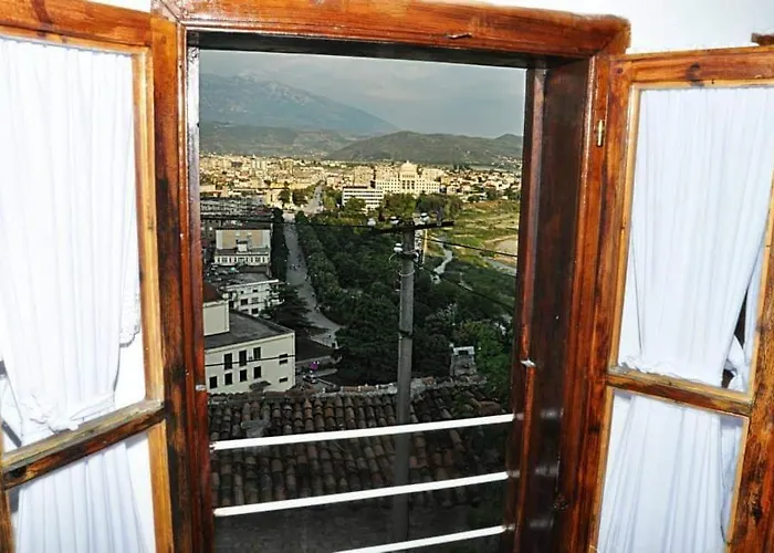 Old Town Hava Baci 3* بيرات